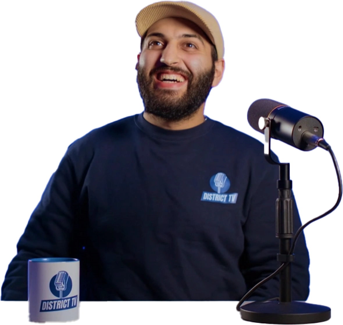 Eray Elbasan, présentateur de District TV, sur le plateau du podcast